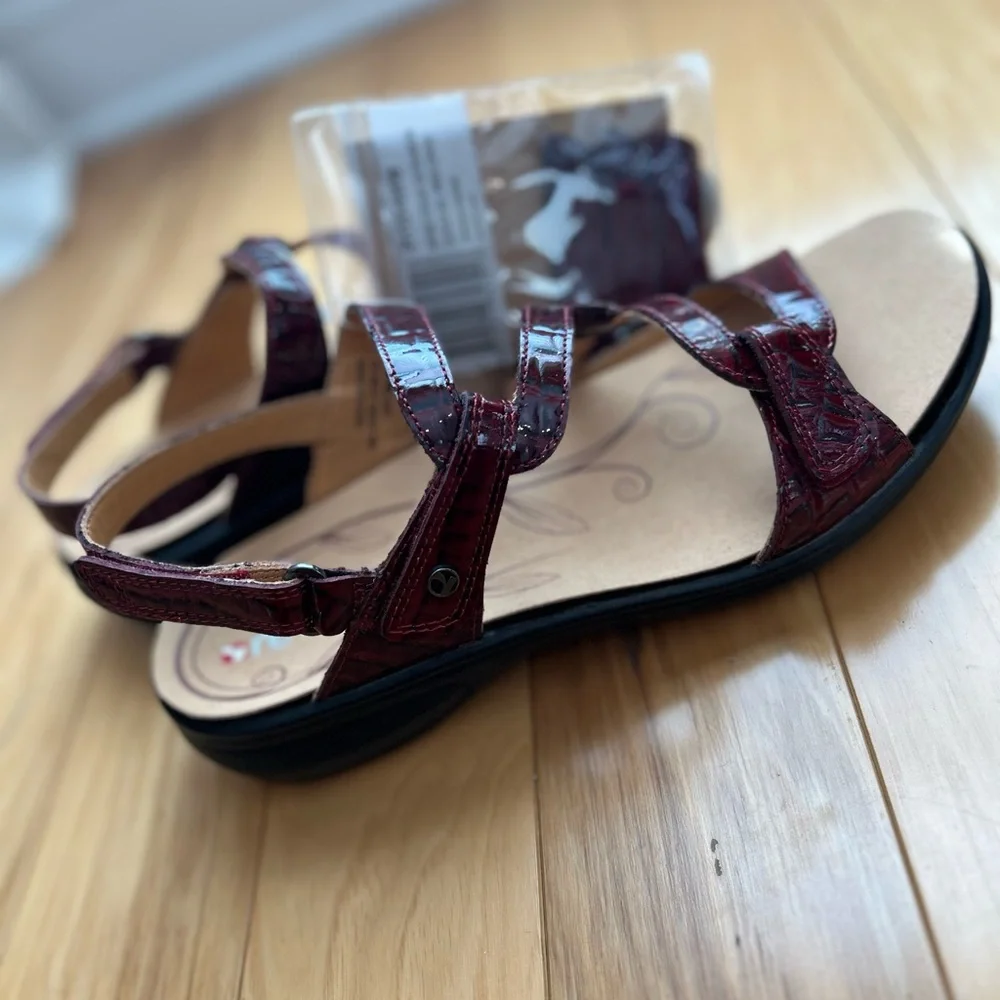 NWT Revere 3-Strap Classic Leather Orthotic Sandals in Miami Red Croc - Picture 3 of 12